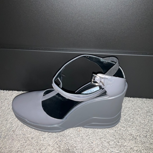 Prada - Picture 10 of 14